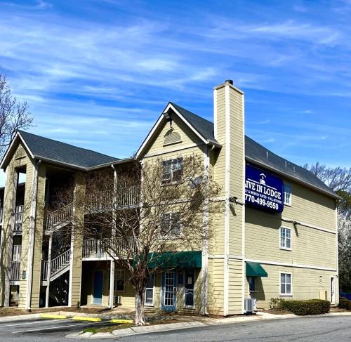 Elizabeth Hotel | Live In Lodge Marietta
