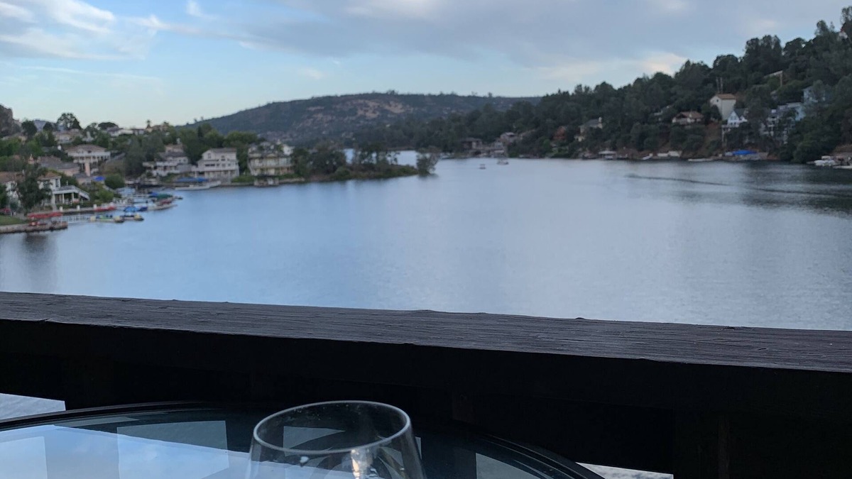 Copperopolis House | Live-L❤️ve- LAKE TULLOCH Waterfront Condo! Swim, fish, paddleboard & kayak! 😃FUN