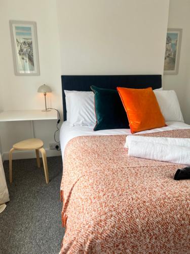 Barry House | Live Like a Local in Barry, 4-Bed Home Near the Beach, Dog-Friendly, with all the Gavin & Stacey Charm!