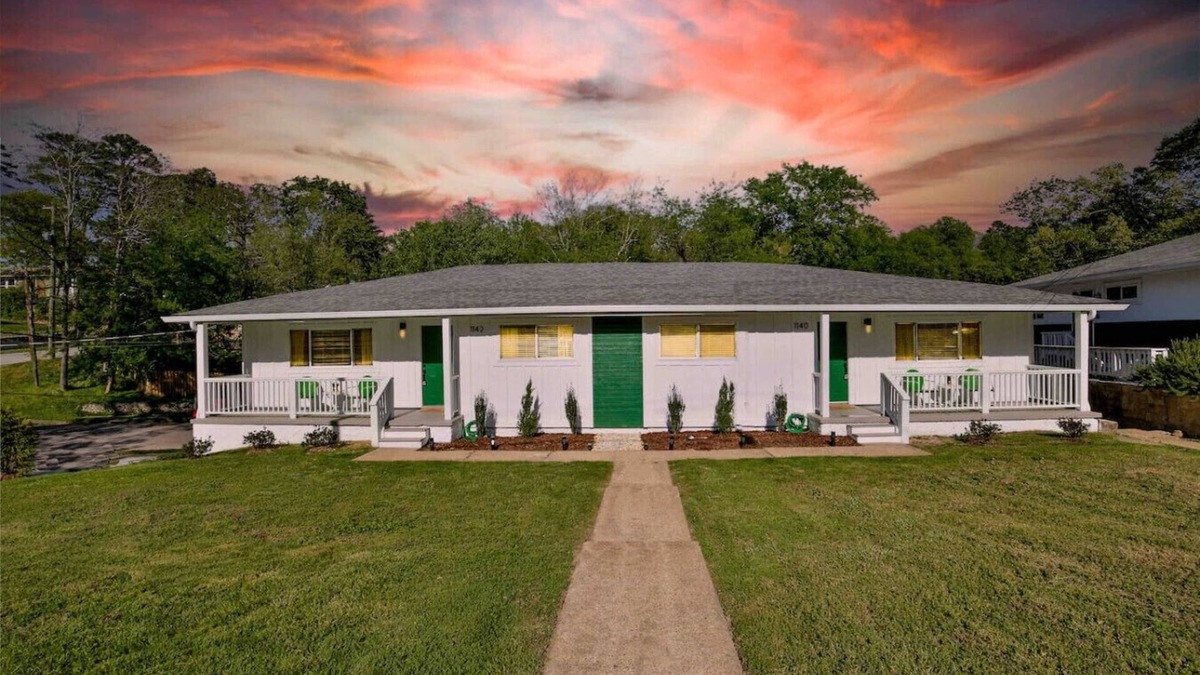 North Chattanooga Apartment | Live Like a Local | North Chattanooga Stay (left unit)