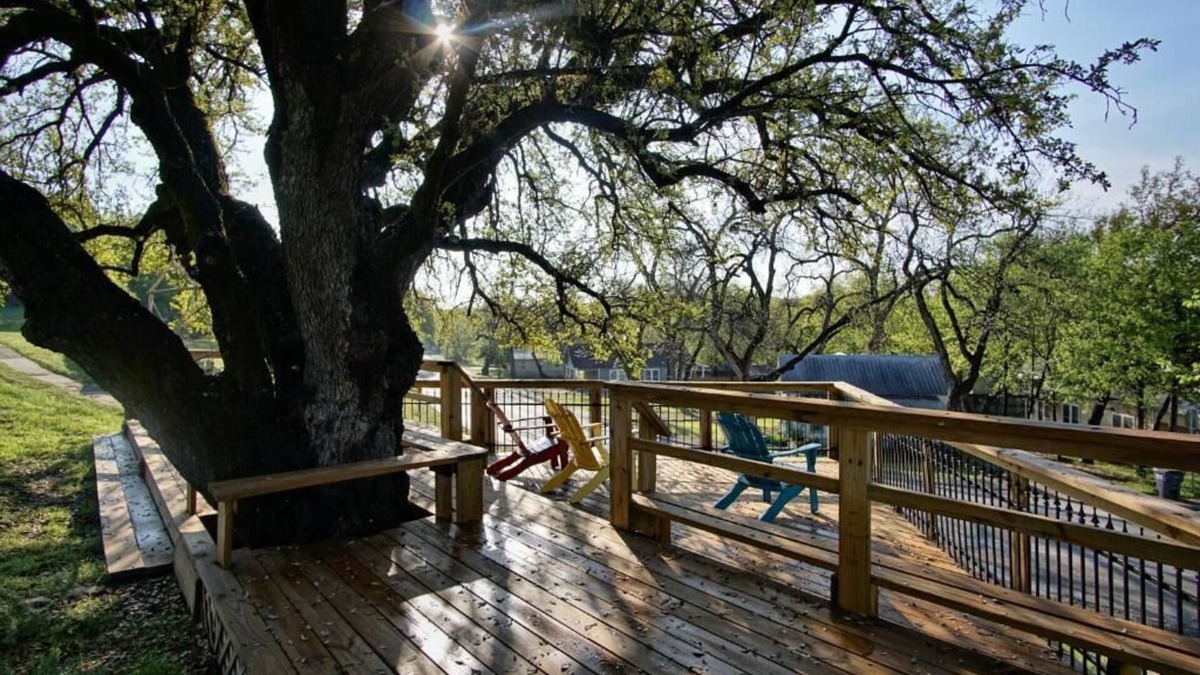 Glen Rose Bed & Breakfast | Live Oak B&B