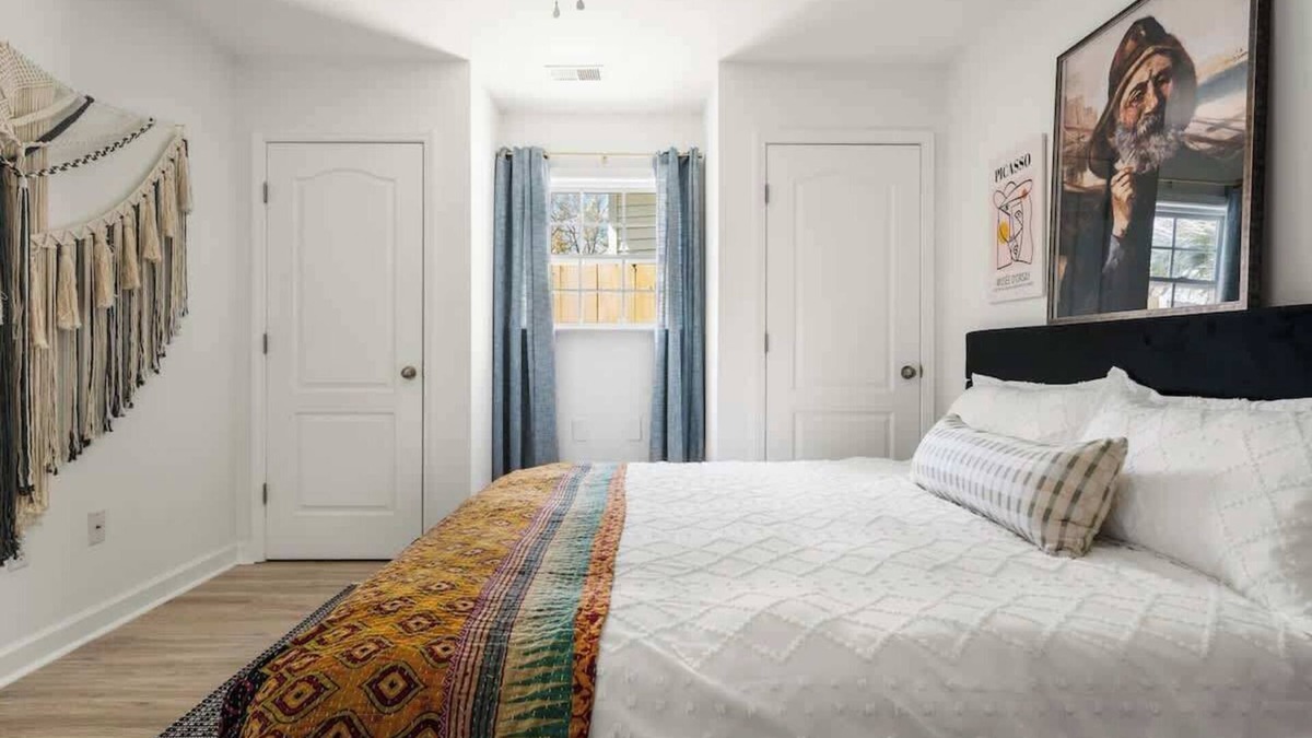 Riverland Terrace House | Live Oak Loft | Riverland Terrace 1BR Getaway!