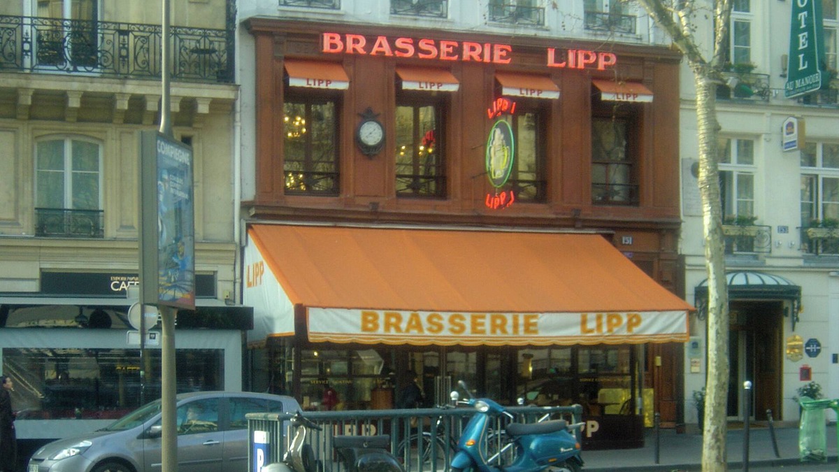 Saint-Germain-des-Pres Apartment | Live the Left Bank Legacy –Chic Stay by Café de Flore,Brasserie Lipp&Deux Magots