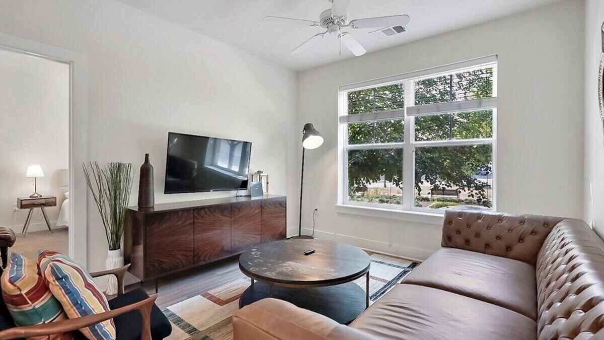Eisenhower East Apartment | Live Well | Relax | Cozy | Old Town | 2 Bedrooms