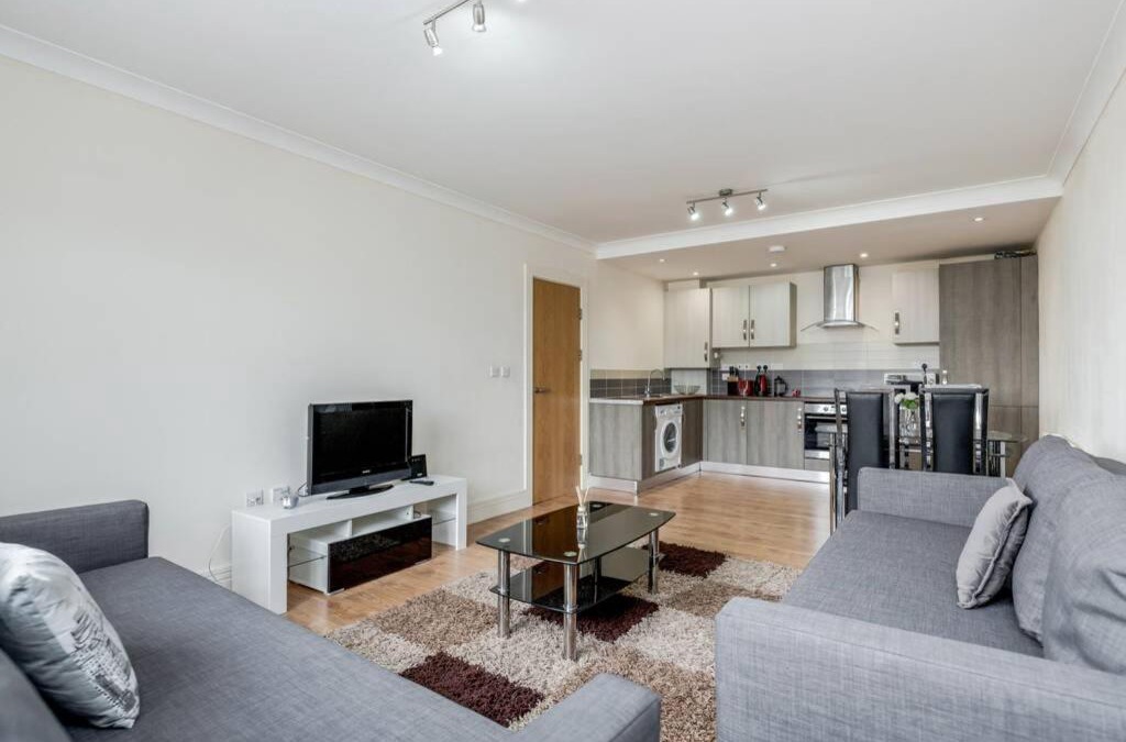 Whitechapel Apartment | Liverpool Street 3 Bedrooms 2 Bathrooms up to 8!