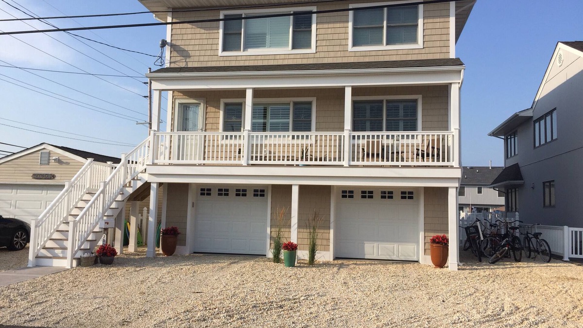 Lavallette House | LIVIN’ LIFE IN LAVALLETTE - TOP FLOOR RENTAL