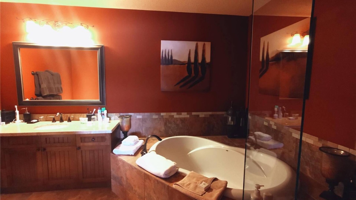 Central Okanagan Condo | Living with nature at recreational resort: relaxing yet fun activities and views