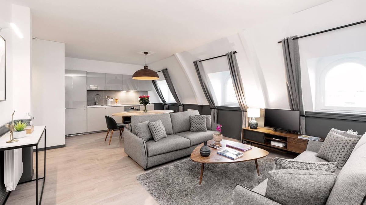 Strasbourg -Saint-Denis Apartment | LivinParis | Luxury A/C 2 Bedrooms Le Louvre - Sacré Cœur View