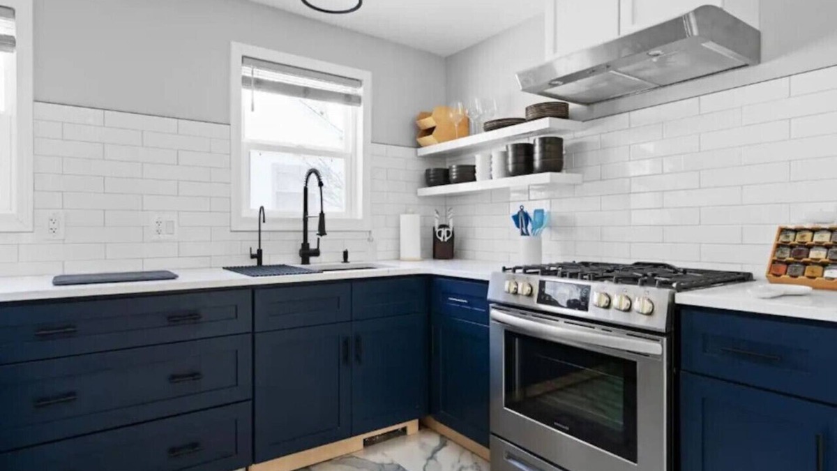 Livonia Apartment | Livonia Sleek Modern 2BR Oasis