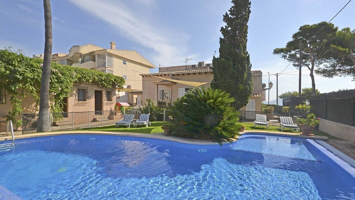 Puerto de Pollensa Ski Chalet | Llenaire - Xata, seafront house with private pool in Puerto de Pollença