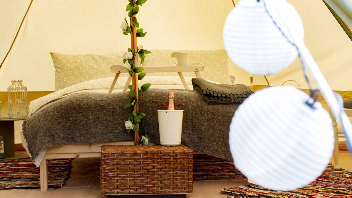 Mouldsworth RV Rental | Lloyds Meadow Glamping Delamere Chester