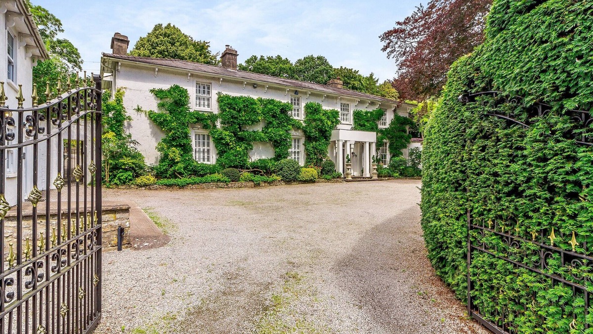 Cowbridge Cottage | Llwynhelig House - UK46395