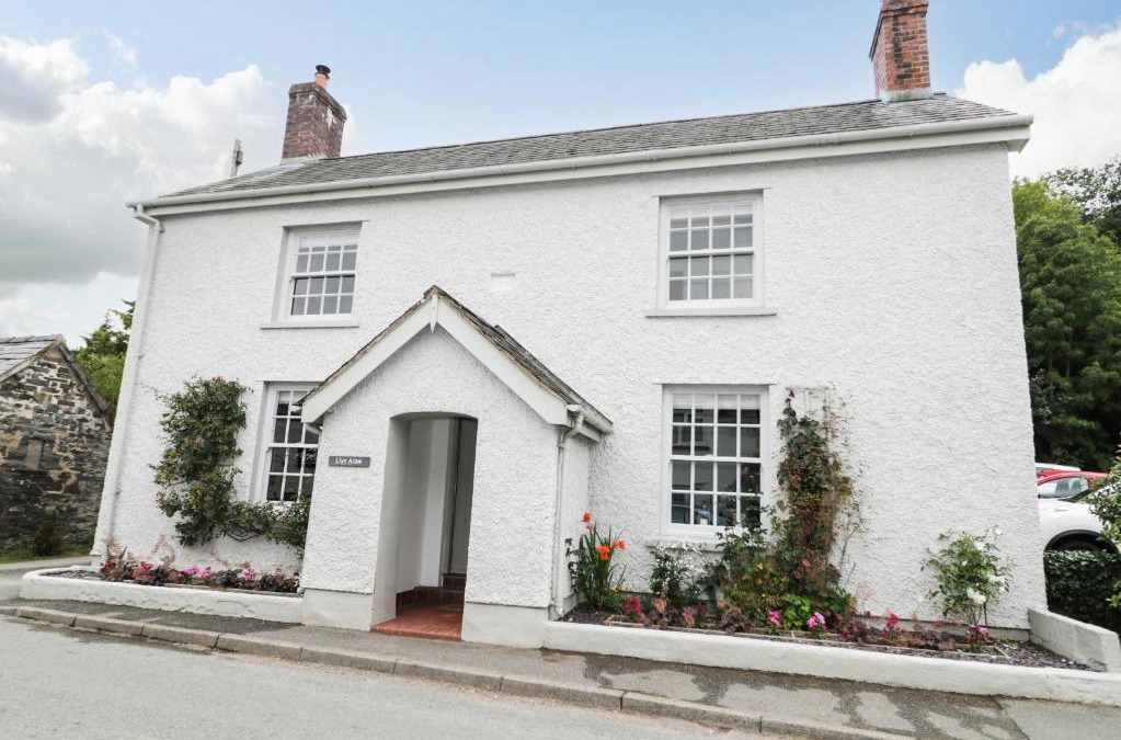 Llangernyw House | Llys Alaw