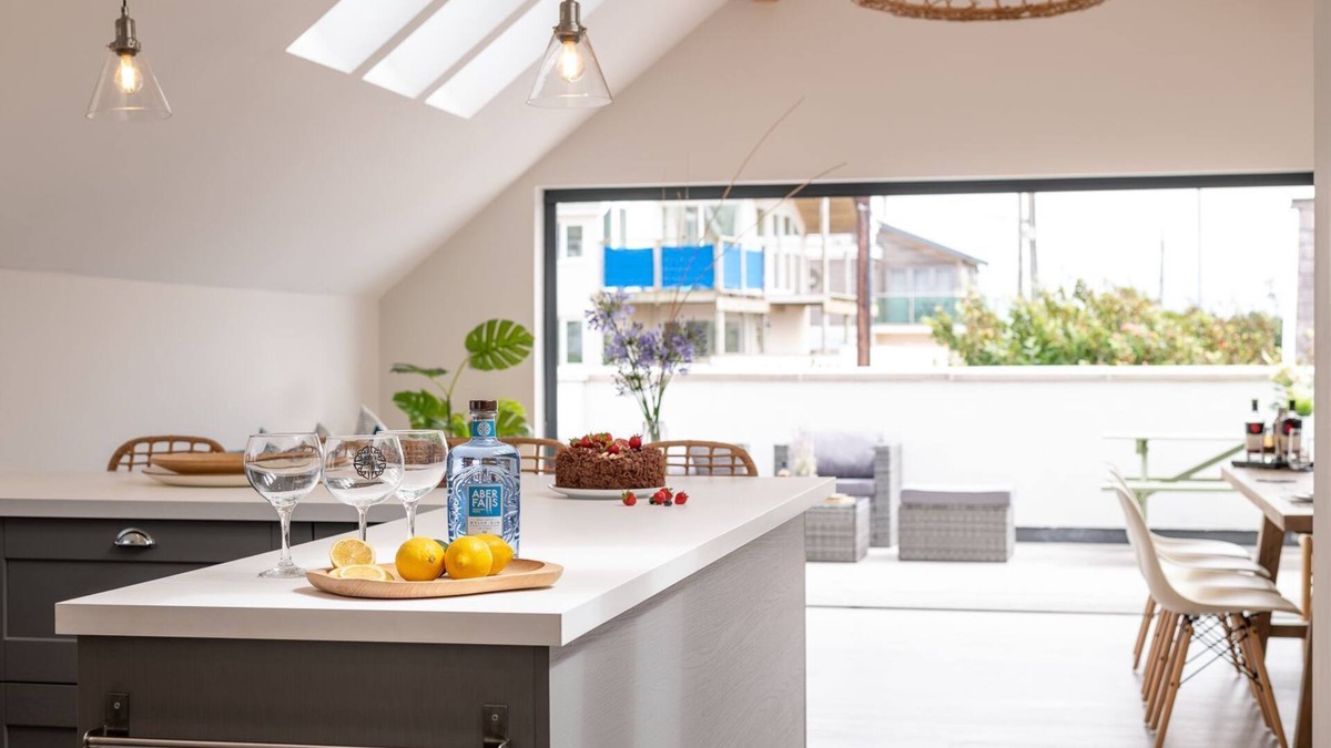 Rhosneigr House | Llys y Celeste : Pet-Friendly 5‑Bed Home with Sea Views in Rhosneigr | Managed by Anglesey Holiday L