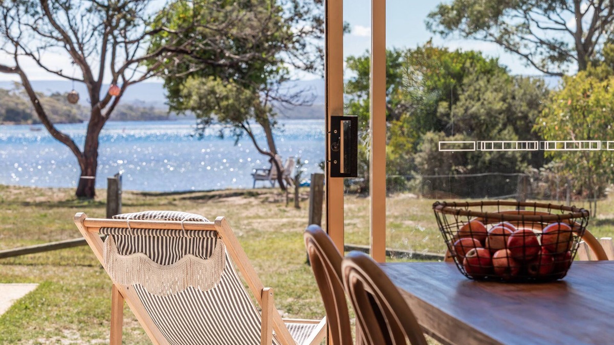 Coles Bay House | Lobster Pot Cabin, Beachfront Escape - Coles Bay