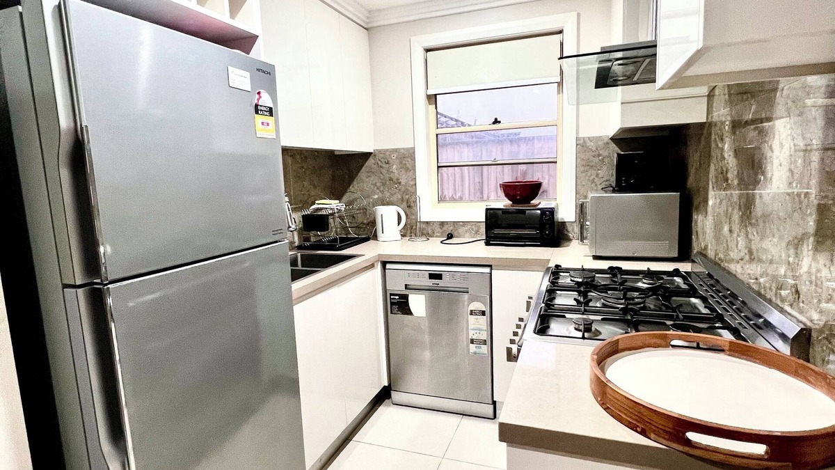 Prestons House | LOCAL SUBURB LIVING IN SPECTACULAR FAMILY HOME !