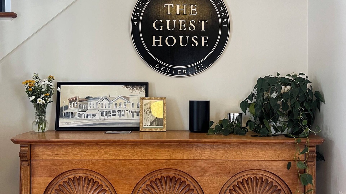 Dexter Bed & Breakfast | Located 9.5 miles from the Michigan Stadium! Your family will be close to everything when you stay at this centrally-located historic home. Walk downtown for a visit to the Dexter Bakery and Creamery. Take a stroll or bike ride on the B2B trai