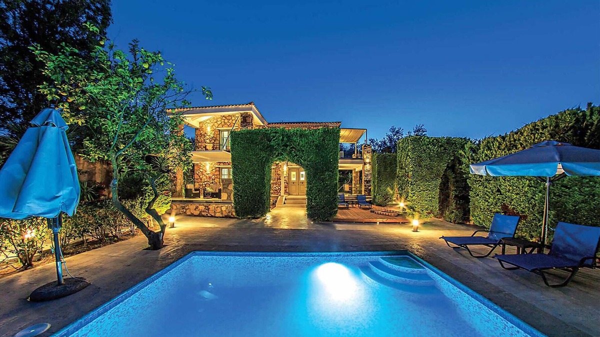 Drosia House | Located a short walk from the traditional unspoilt village of Beloussi, Stavli is an attractively re