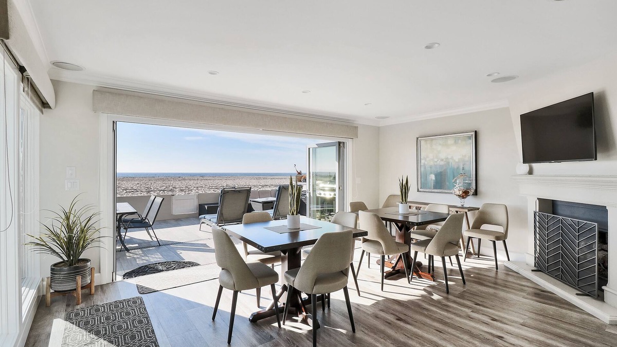 West Newport House | Located directly on the Sand. Two Master Suites, four bedrooms, four bathrooms.n