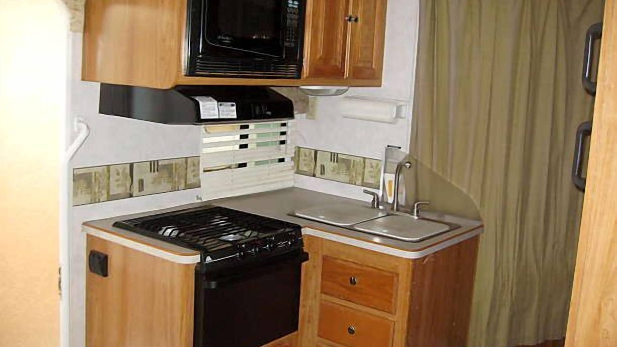 Fontana House | Located in 91739 of Rancho Cucamonga~Quiet Neighborhood~Sleeps >7