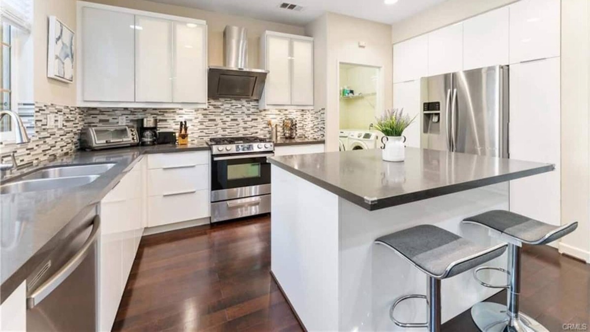 Fontana Condo | Located in 91739 Rancho Cucamonga*Gated*Suite 👇stairs*Monthly*讲中文