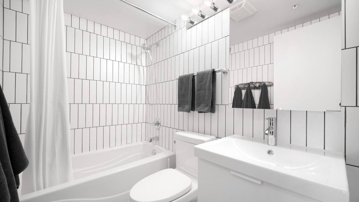 Vancouver Apartment | Located in an amazing neighbourhood (English Bay/Coal Harbour).