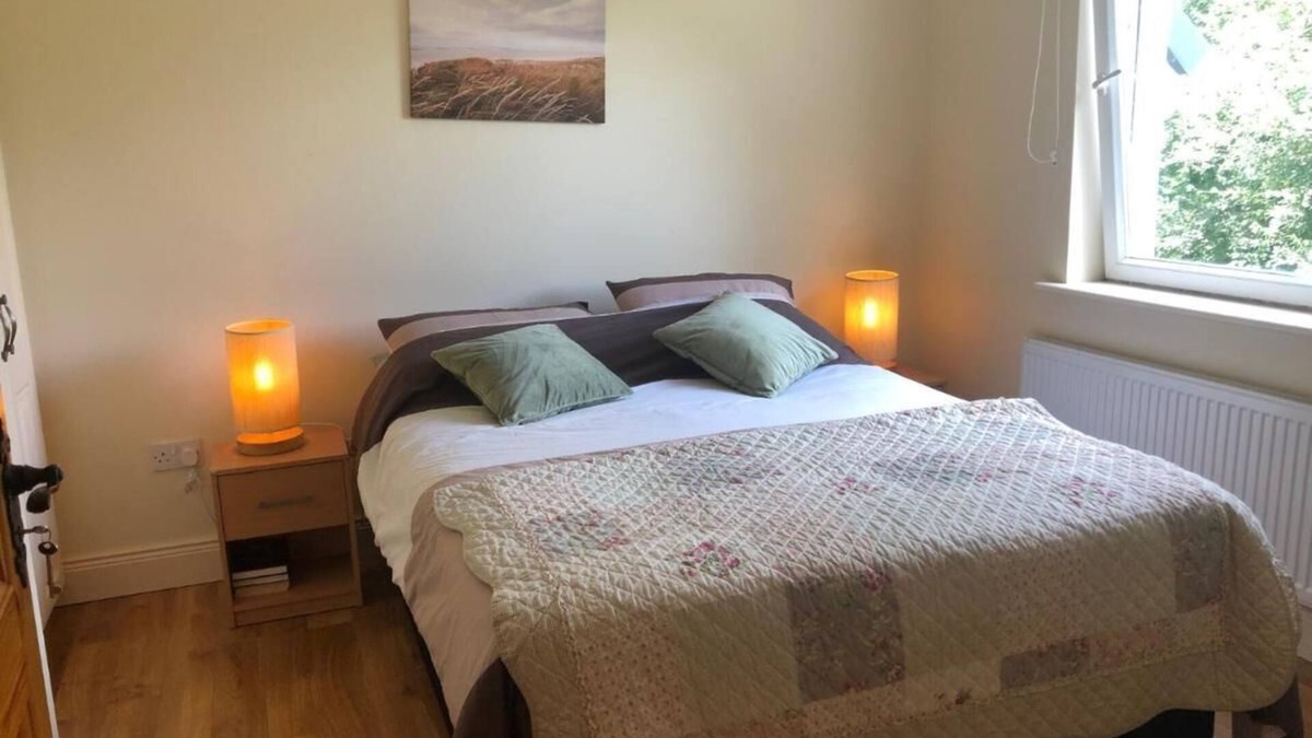Kenmare House | Located in Kenmare on the Ring of Kerry, with free high speed WiFi and parking.n