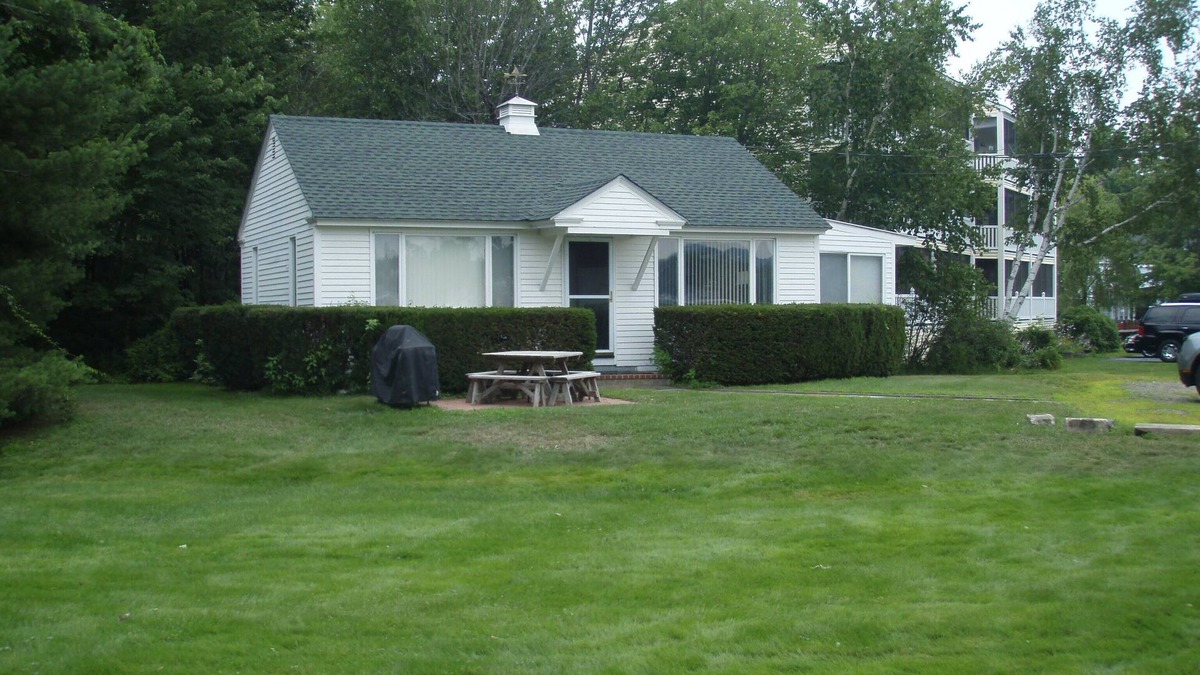 Meredith House | Located In The Heart Of Meredith Bay