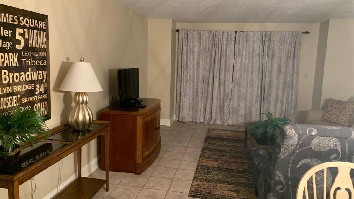 Biloxi Condo | Located in the heart of Biloxi, you can walk to the casinos and others