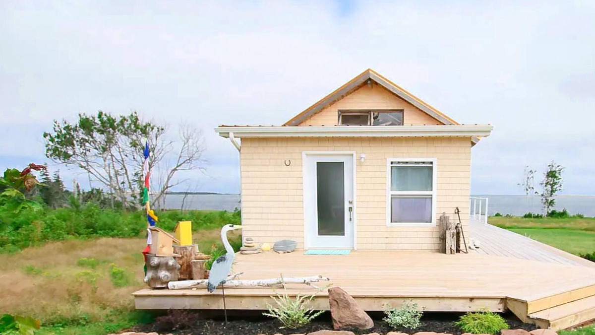 York Cottage | Located on PEIs famous north shore this is the perfect getaway & relaxation spot