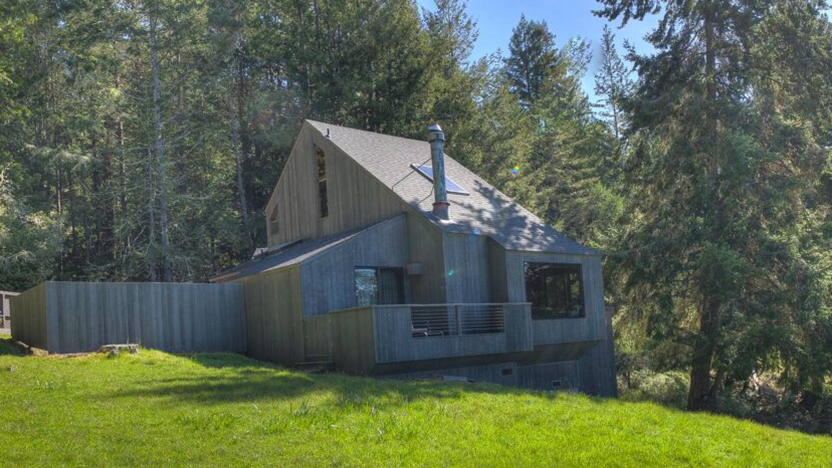Sea Ranch House | Located on the hillside with a wonderful ocean view