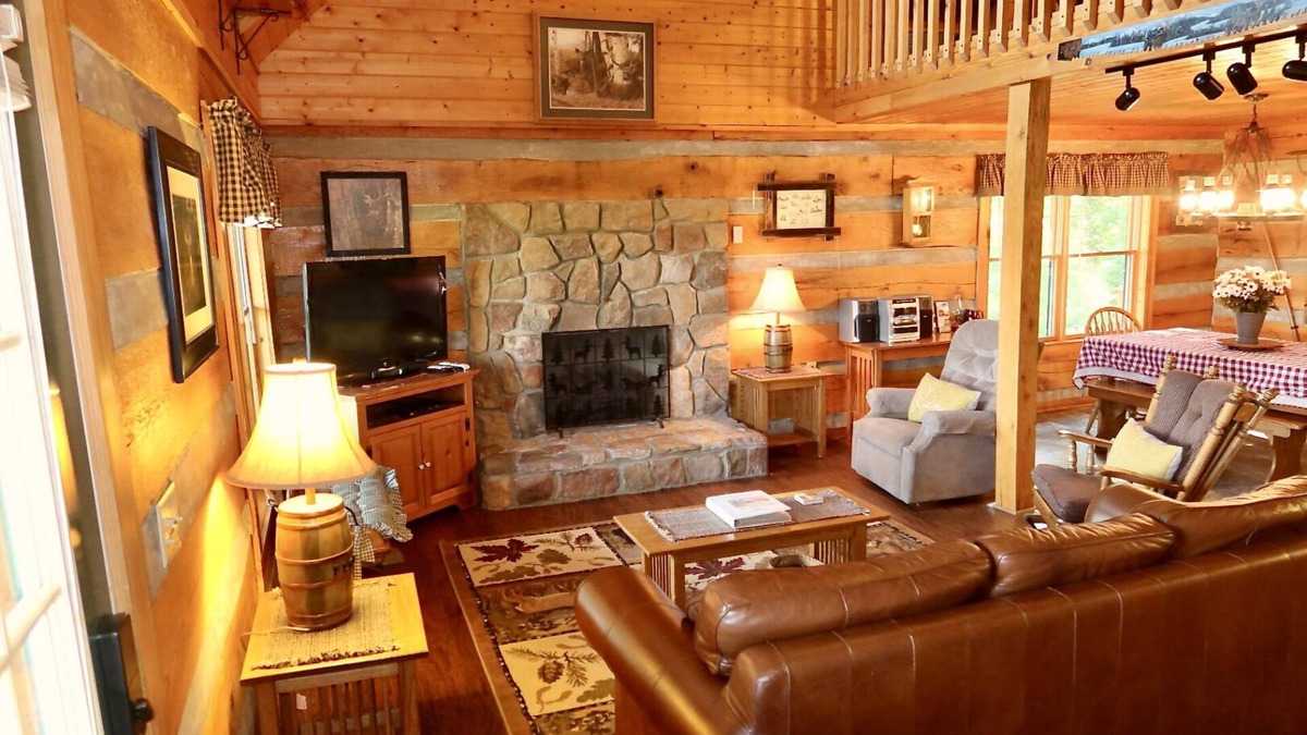 Luray Cabin | Located within one mile of Luray Caverns- Stunning Deer Country Log Cabin!