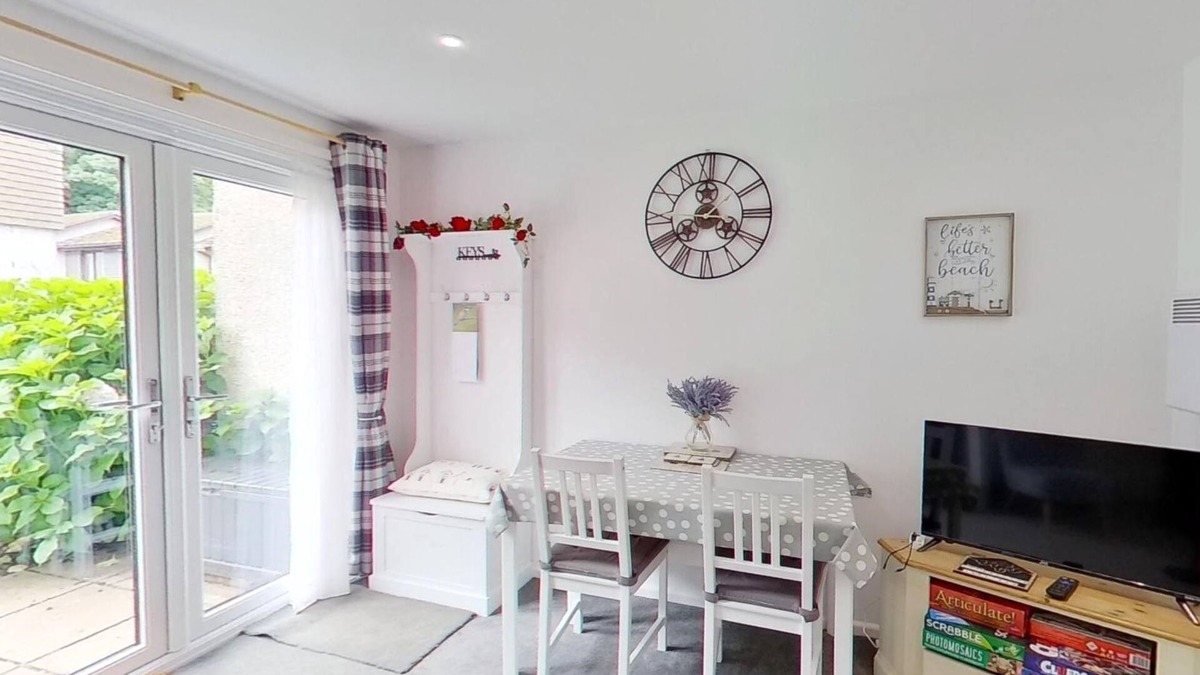 Saint Erth Praze Apartment | Located within the leafy grounds of Tolroy Manor, one mile south of Hayle.