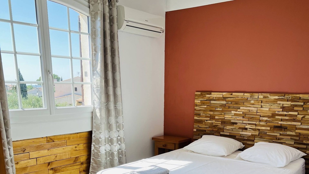 Saint-Mitre-les-Remparts Apartment | Location Haut de Villa 75m2