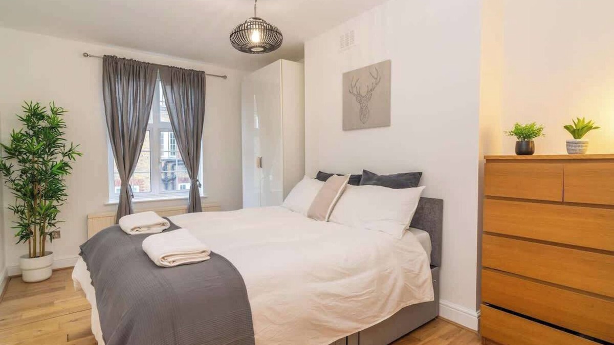 Somers Town Apartment | Location! 2 bed/2bath - Pro Host