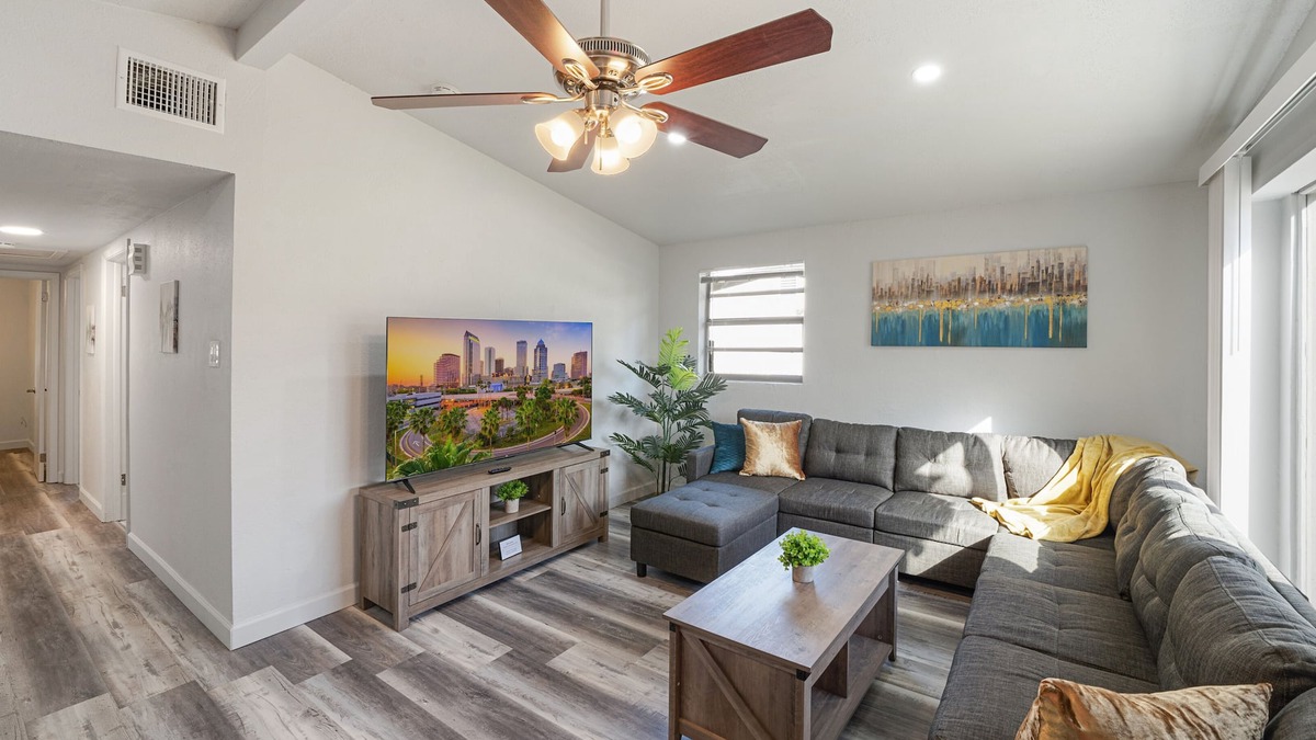 Orient Park House | Location! 4BR 2BA Renovated House Sleeps 10
