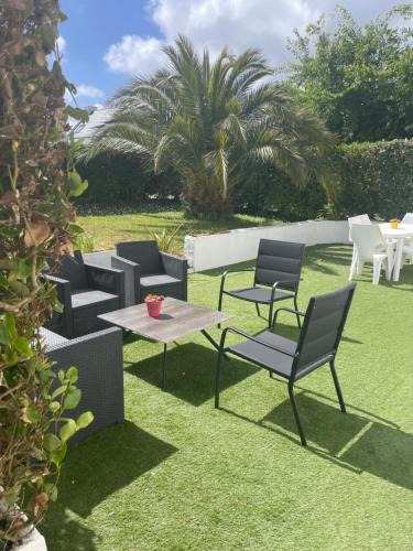 Le Palais House | Location 6-8 personnes avec jardin 15 mn à pied du port