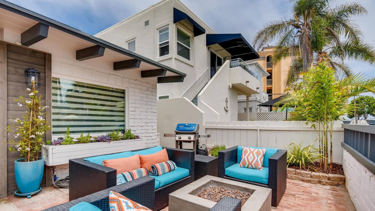 South Mission Beach Cottage | LOCATION! A/C. Play w/Beach Gear. Private Patio. CLEAN. Parking