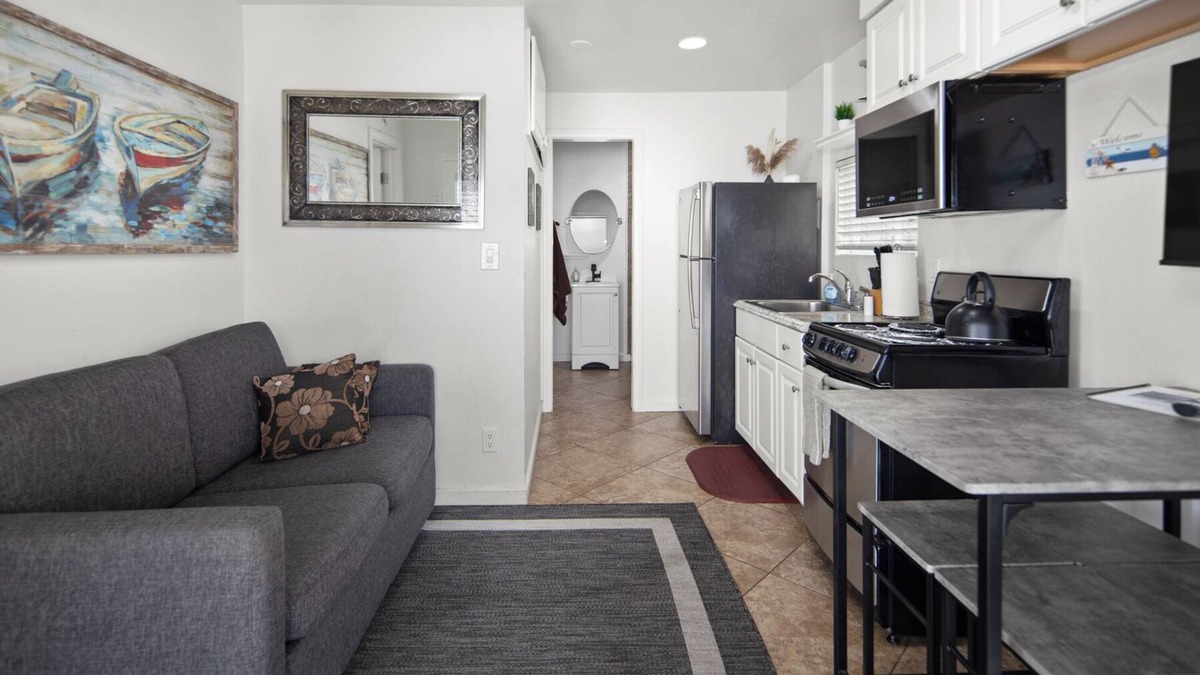 South Mission Beach House | Location And Value! Andrew's 1 Bedroom Beach Home