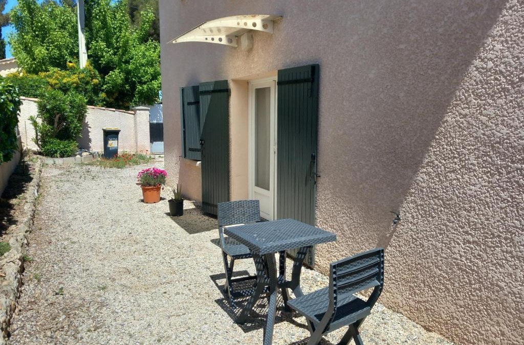 Saint-Mitre-les-Remparts Apartment | location saisonnière