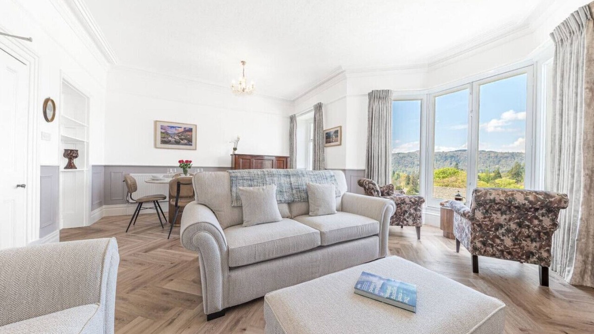 Bowness-on-Windermere Apartment | Location, views, parking