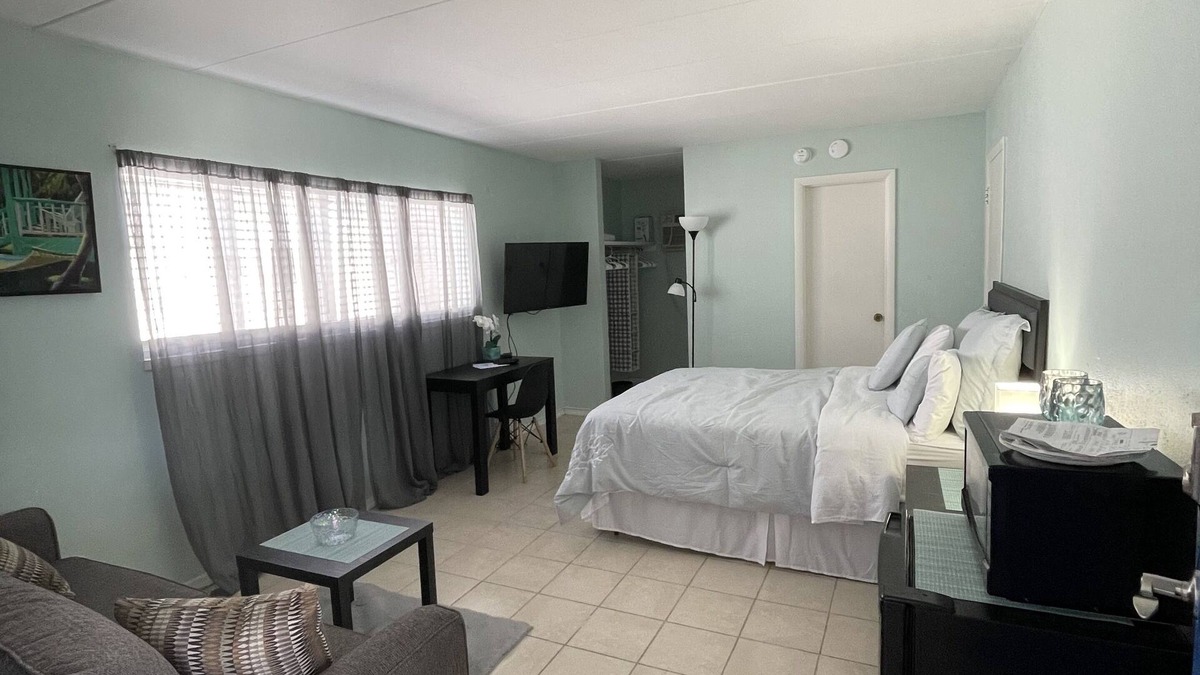 Wildwood Hotel | LOCATION!Getaway,cozy place block from everything!Free ice cream,espresso drinks