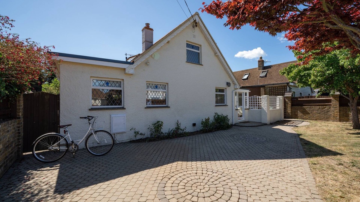Bembridge House | Location! Lane End Road Bembridge Isle of Wight Family Holiday Home Great Garden