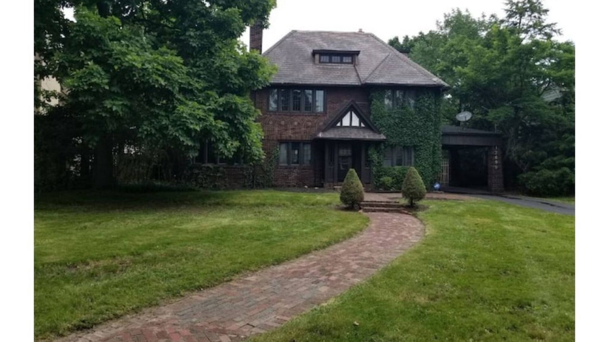 Cleveland House | Location! Location! Location! Old World Charm 7bed