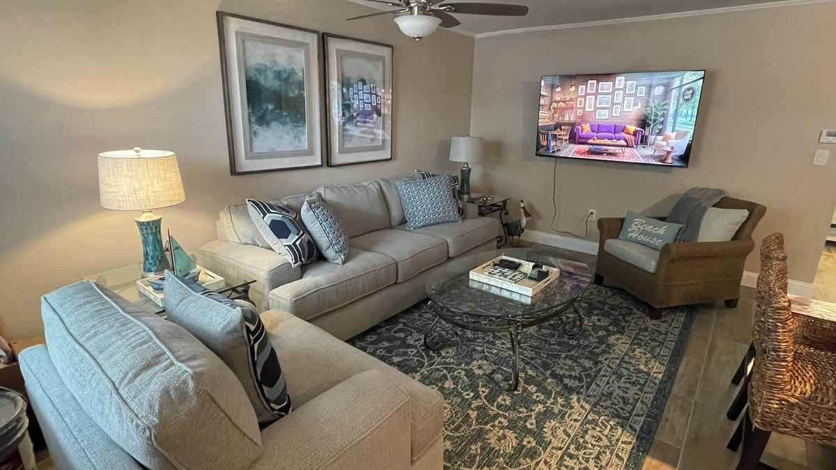 Treasure Island Condo | Location, location, location- Treasure Island cozy cottage