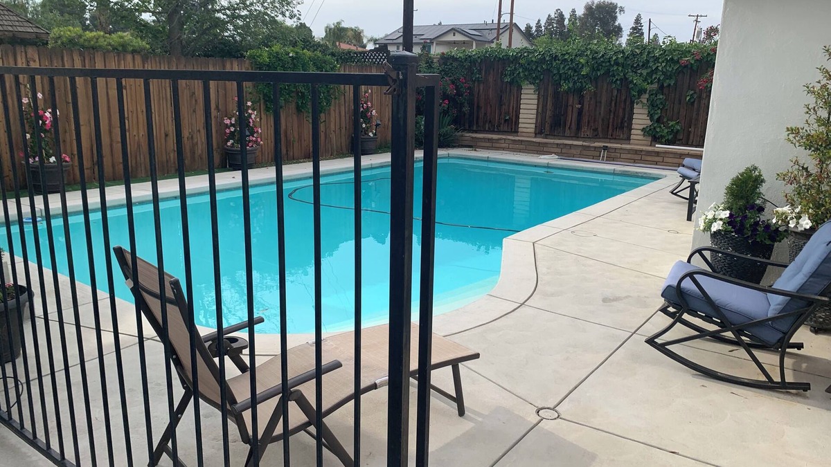 West Park Community House | Location Location! Big Pool 2 bedroom suites plus 3 baths Heart of Bakersfield