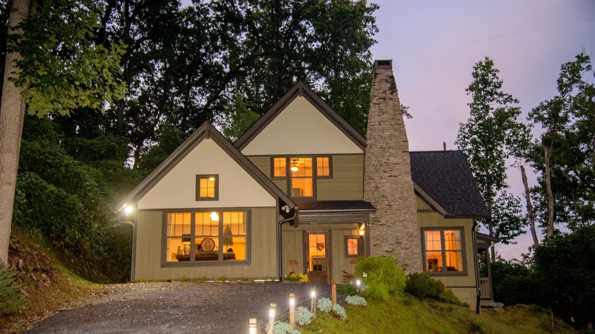 Gatlinburg Cabin | Location! Location! Location! Just a block from DT Gatlinburg-minutes to GSMP!
