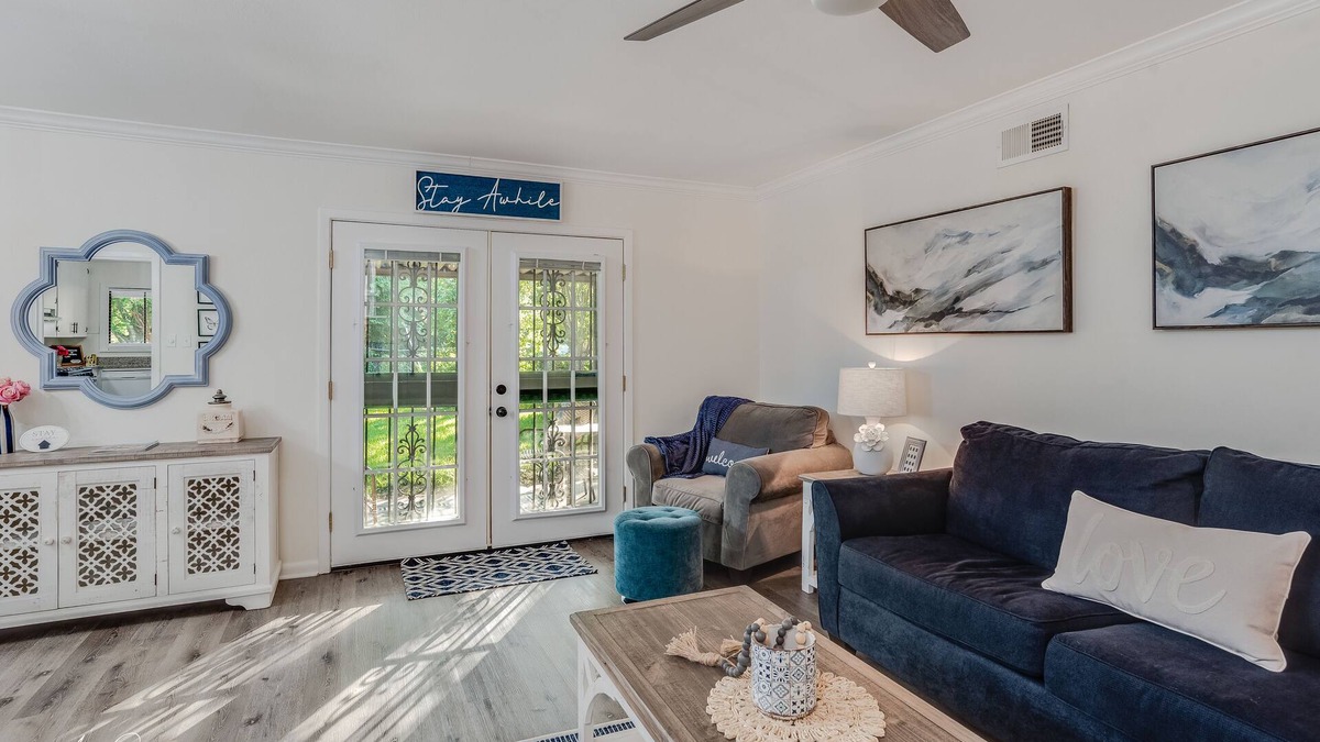 Broadmoor House | LOCATION, LOCATION, LOCATION- UPDATED, COZY, SUPER CLEAN