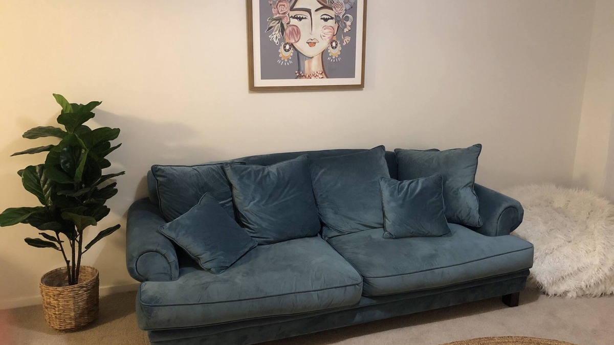 Newington Apartment | Location, location, location !