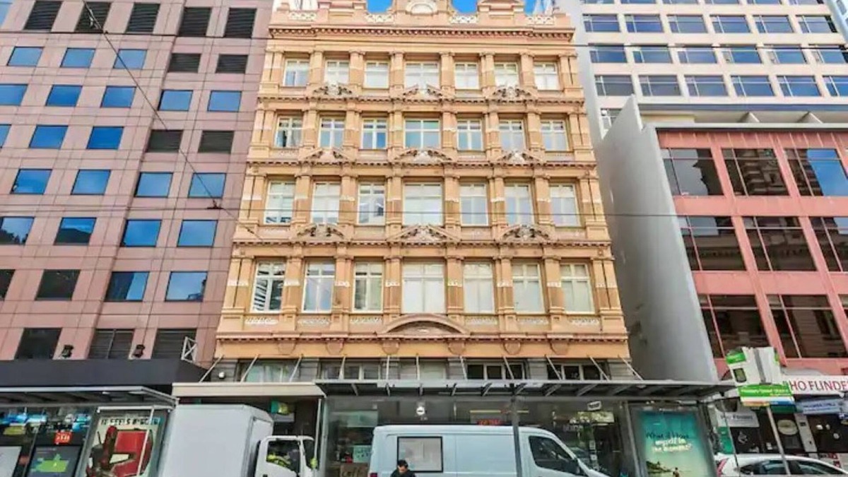 Melbourne Central Business District Apartment | Location, Location, Location. 296 Flinders Street Melbourne